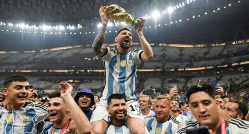عامان على مونديال 2022.. عندما ابتسمت الكرة لميسي بأجمل سيناريو في تاريخه